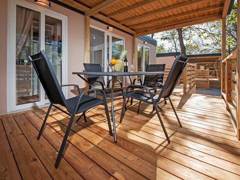 Mobilhome 6 personnes - Mobil-home | Comfort XL | 2 Ch. | 4/6 Pers. | Terrasse surélevée | 2 SDB | Clim. | TV
