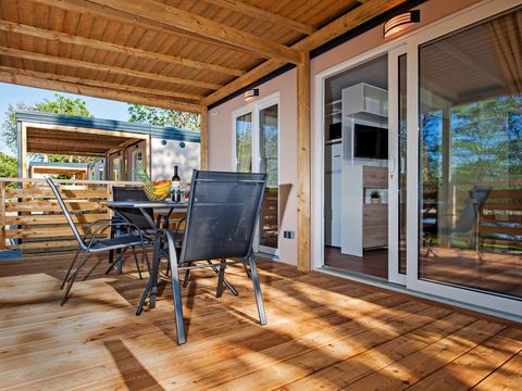 Mobilhome 6 personnes - Mobil-home | Comfort XL | 2 Ch. | 4/6 Pers. | Terrasse surélevée | 2 SDB | Clim. | TV