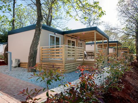 Mobilhome 6 personnes - Mobil-home | Comfort XL | 3 Ch. | 6 Pers. | Terrasse surélevée | 2 SDB | Clim. | TV