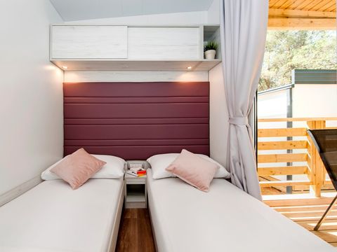 Mobilhome 6 personnes - Mobil-home | Comfort XL | 3 Ch. | 6 Pers. | Terrasse surélevée | 2 SDB | Clim. | TV