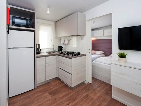 Mobilhome 6 personnes - Mobil-home | Comfort XL | 3 Ch. | 6 Pers. | Terrasse surélevée | 2 SDB | Clim. | TV