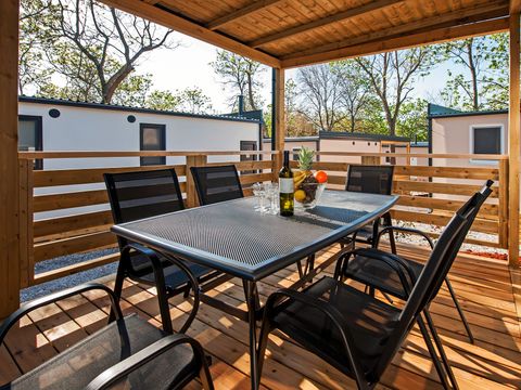 Mobilhome 6 personnes - Mobil-home | Comfort XL | 3 Ch. | 6 Pers. | Terrasse surélevée | 2 SDB | Clim. | TV