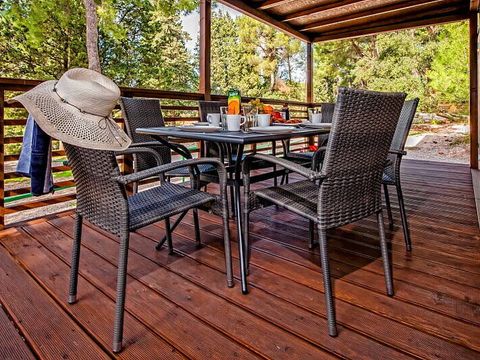 MOBILHOME 6 personnes - Mobil-home | Comfort | 2 Ch. | 4/6 Pers. | Terrasse surélevée | 2 SDB | Clim. | TV