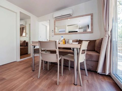 MOBILHOME 6 personnes - Mobil-home | Comfort | 2 Ch. | 4/6 Pers. | Terrasse surélevée | 2 SDB | Clim. | TV
