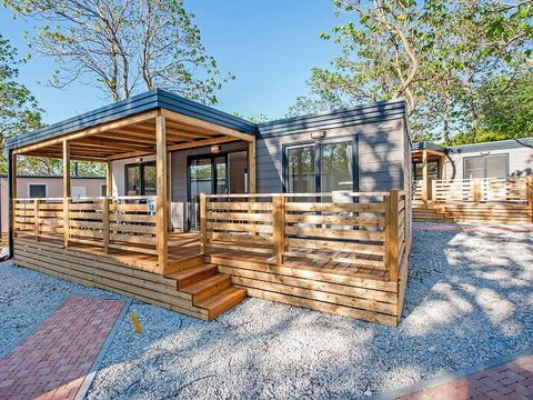 MOBILHOME 6 personnes - Mobil-home | Comfort | 2 Ch. | 4/6 Pers. | Terrasse surélevée | 2 SDB | Clim. | TV