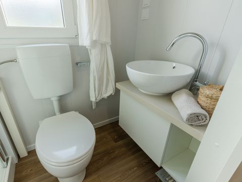 MOBILHOME 2 personnes - Comfort | 1 Ch. | 2 Pers. | Terrasse surélevée | Clim. | TV