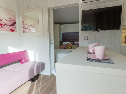 MOBILHOME 2 personnes - Comfort | 1 Ch. | 2 Pers. | Terrasse surélevée | Clim. | TV