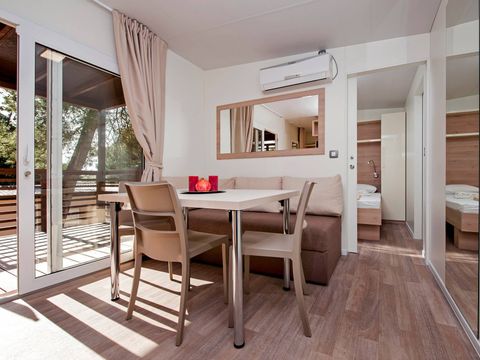 MOBILHOME 6 personnes - Mobil-home | Comfort | 2 Ch. | 4/6 Pers. | Terrasse surélevée | 2 SDB | Clim. | TV