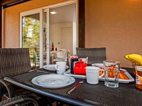 MOBILHOME 6 personnes - Mobil-home | Comfort | 2 Ch. | 4/6 Pers. | Terrasse surélevée | 2 SDB | Clim. | TV