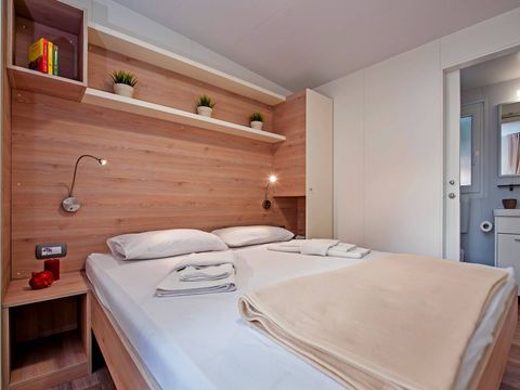 MOBILHOME 6 personnes - Mobil-home | Comfort | 2 Ch. | 4/6 Pers. | Terrasse surélevée | 2 SDB | Clim. | TV