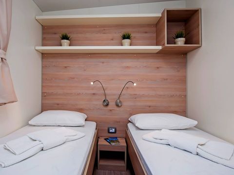 MOBILHOME 6 personnes - Mobil-home | Comfort | 2 Ch. | 4/6 Pers. | Terrasse surélevée | 2 SDB | Clim. | TV