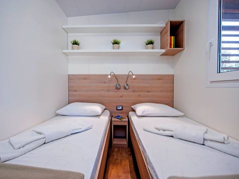 MOBILHOME 6 personnes - Mobil-home | Comfort | 3 Ch. | 6 Pers. | Terrasse surélevée | 2 SDB | Clim. | TV