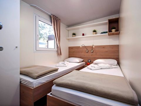MOBILHOME 6 personnes - Mobil-home | Comfort | 3 Ch. | 6 Pers. | Terrasse surélevée | 2 SDB | Clim. | TV