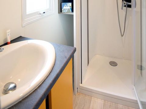 MOBILHOME 6 personnes - CONFORT 31m² - 3 chambres avec terrasse couverte