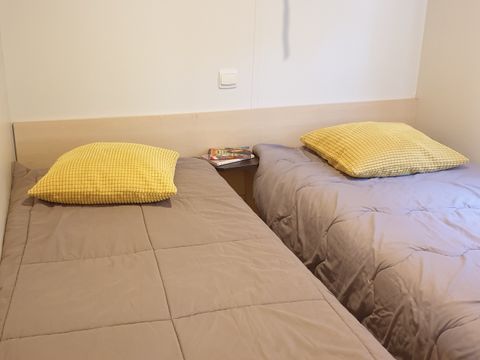 MOBILHOME 8 personnes - CONFORT 35m² -  3 chambres avec terrasse couverte et lave-vaisselle