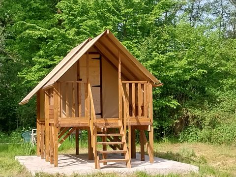 TENTE 2 personnes - Tente Lodge Rando sur pilotis, 5,7m² 1 chambre avec terrasse sans sanitaire et cuisine