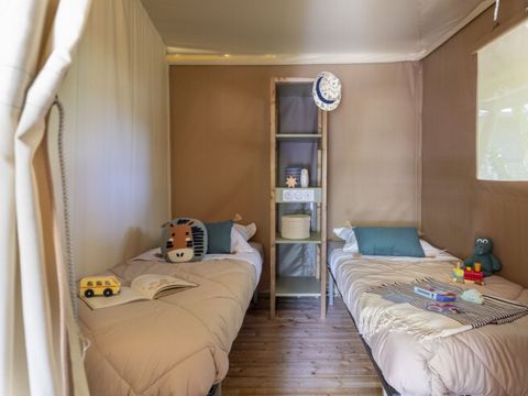 Tente 6 personnes - Lodge Camélia - 3 chambres - 1 salle de bain ***