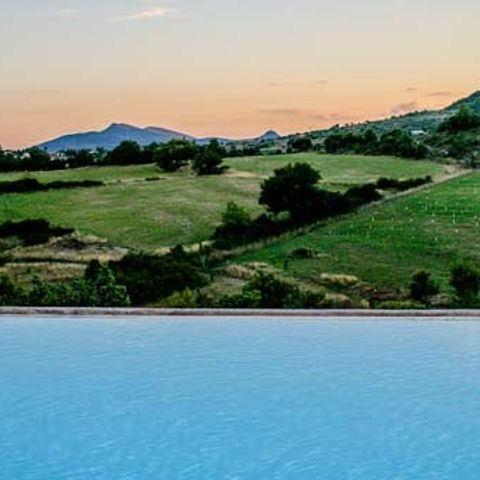 Domaine de Chadeyron - Camping et gîtes - Camping Ardèche - Image N°2