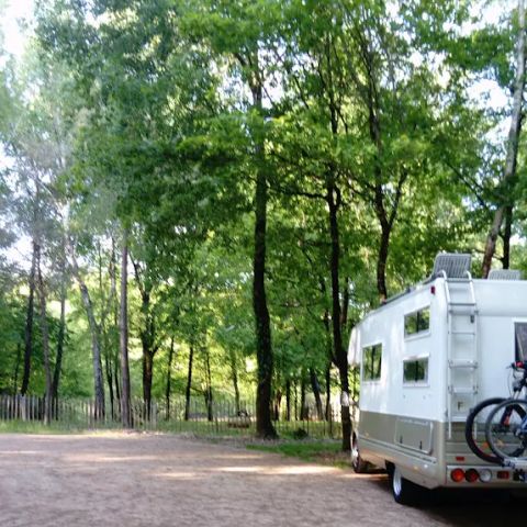 Camping Grand Etang de Saint-Estèphe Camping Grand Etang de Saint-Estèphe - Camping Dordogne - Image N°2