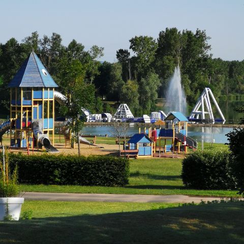 Camping du Lac de Cormoranche  - Camping Ain - Image N°2