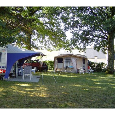 Camping L'Etang Aux Hirondelles Camping L'Etang Aux Hirondelles - Camping Cantal - Image N°2