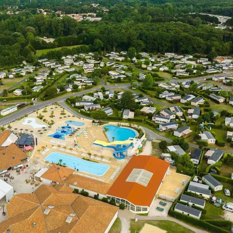 Tour Opérateur et particuliers sur camping Les Charmettes -  Funpass non inclus - Camping Charente-Maritime - Image N°2