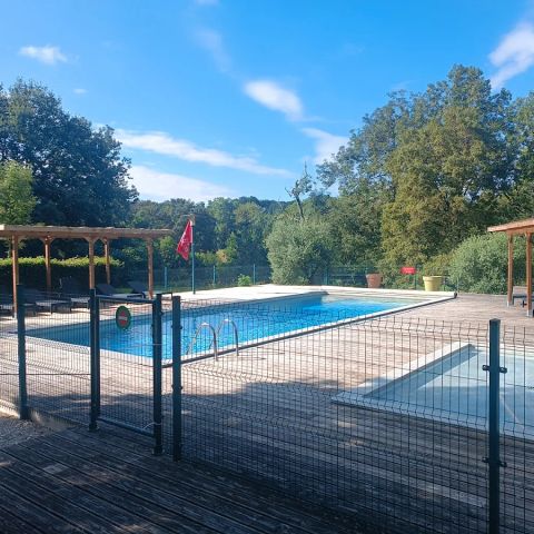 Flower Camping Le Val Vert en Berry - Camping Indre - Image N°5