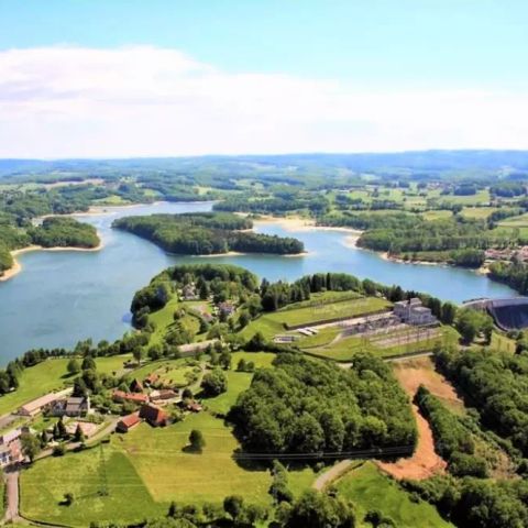 Camping les Rives du Lac Cantalès - Camping Cantal - Image N°2